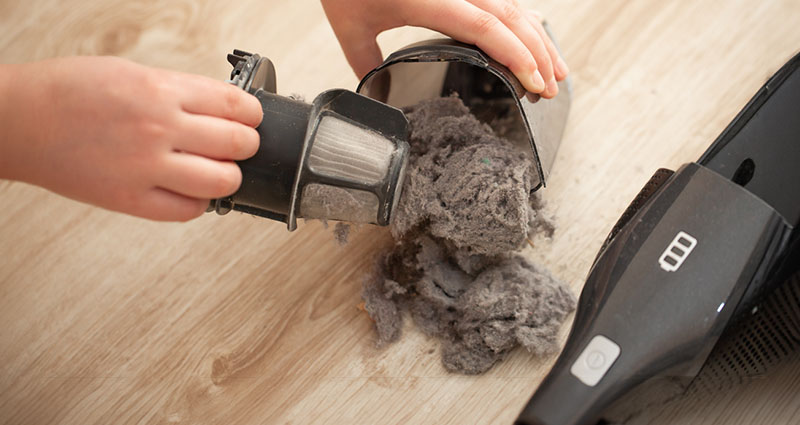 Emptying dust collector of hand vacuum